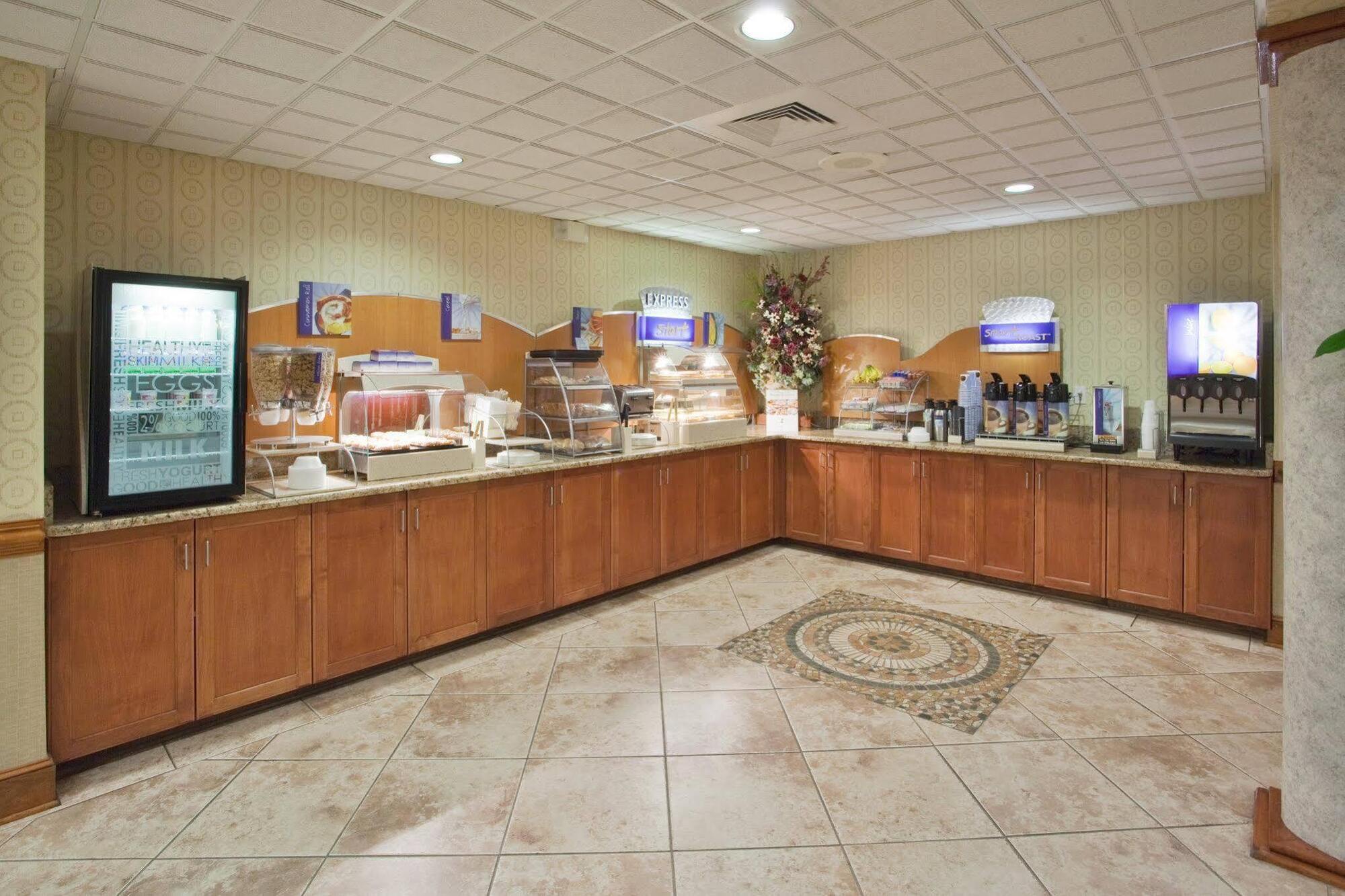 Hotel Clarion Pointe New Bern Extérieur photo